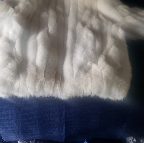 Authentic womens white mink bomber coat. - Picture 5 of 8